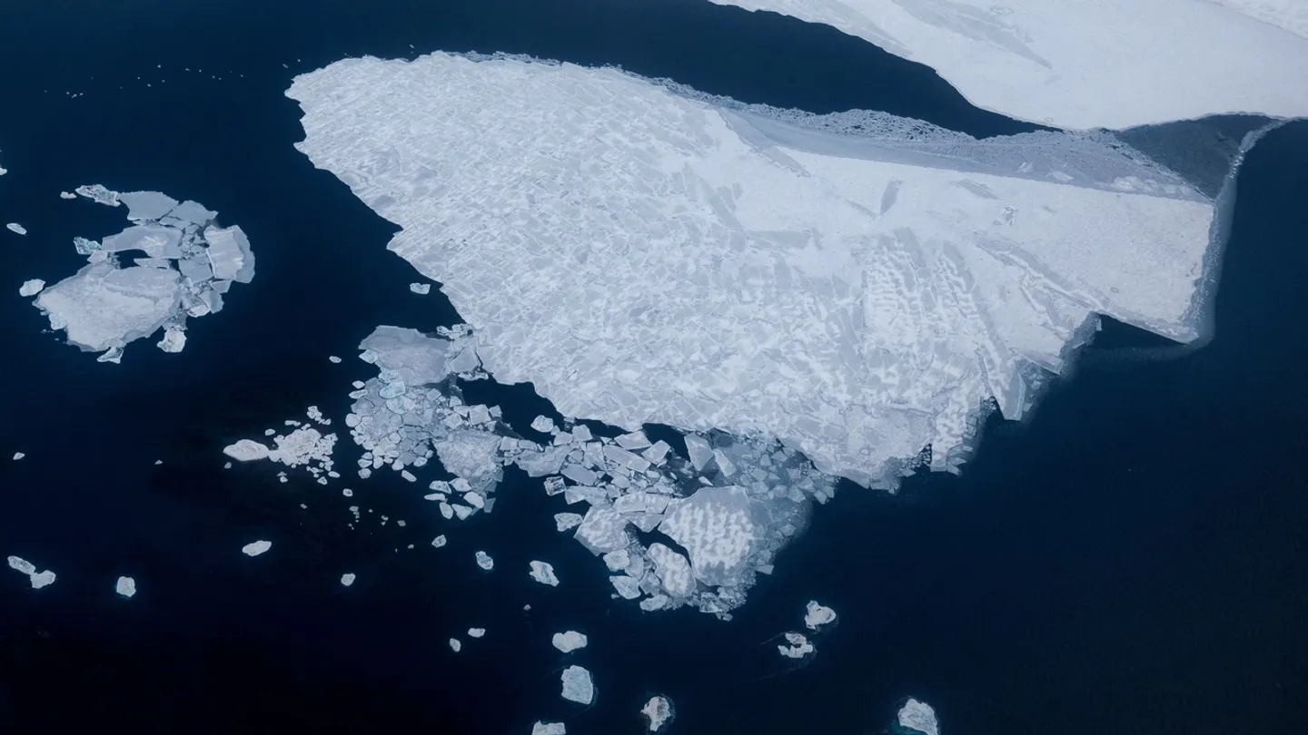 Китай впервые достиг Европы через Арктику