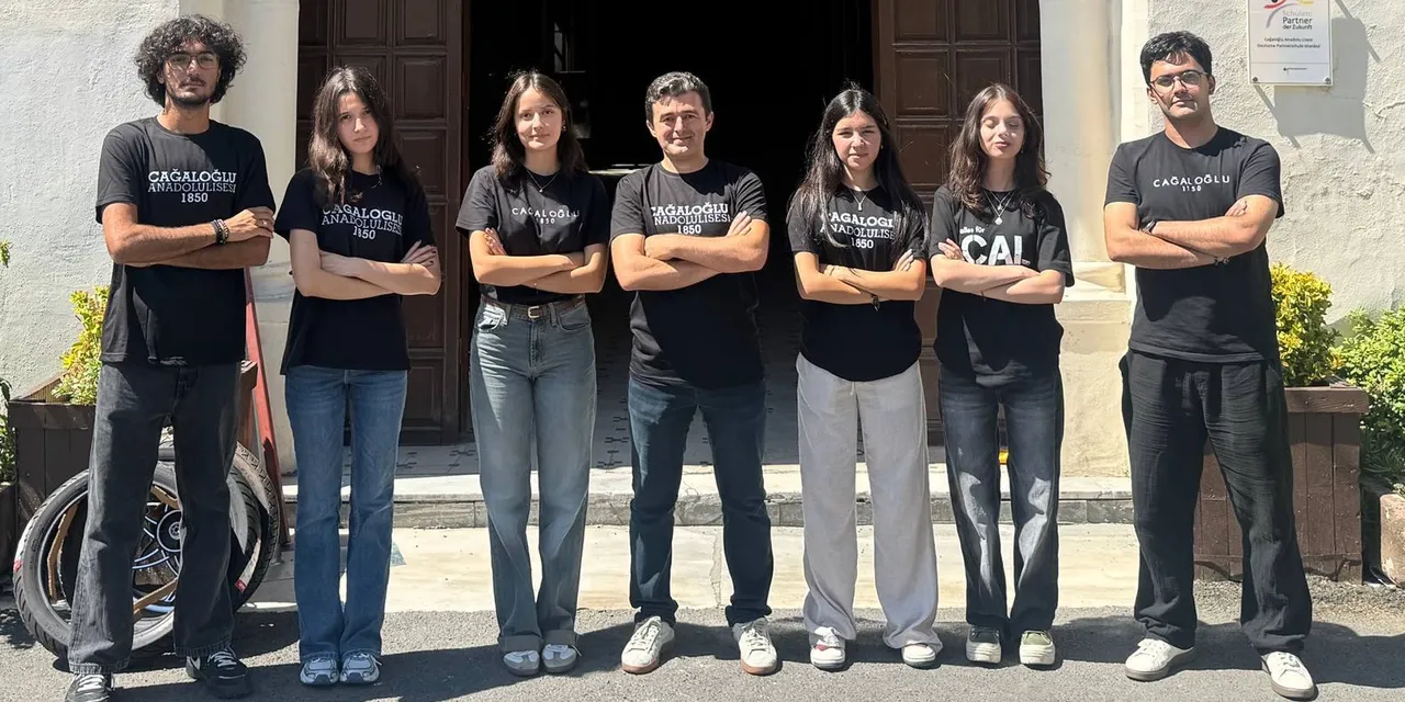 Estudantes turcos do ensino secundário fazem história no CERN com projeto de física premiado