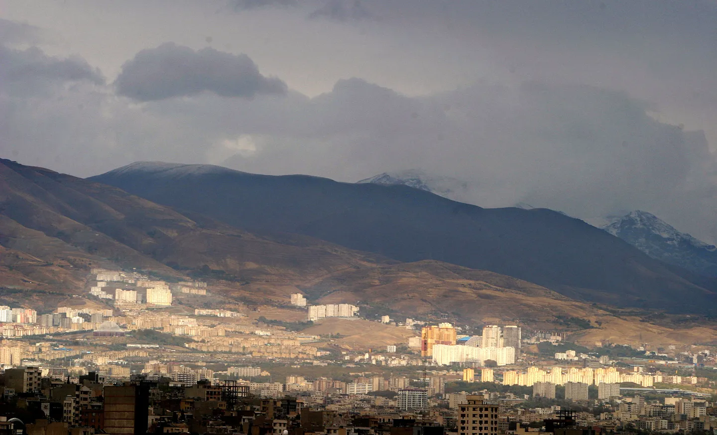 سازمان هواشناسی ایران هشدار داد: طوفان و گرد و خاک در راه ۱۲ استان