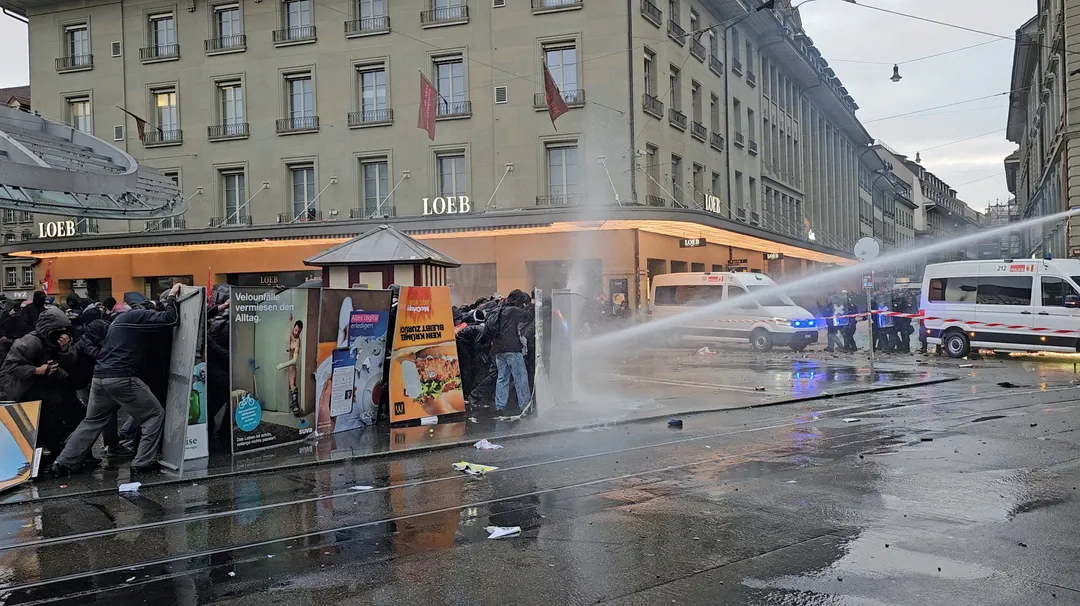 Manifestation pro-palestine à Berne: la police suisse accusée de violence