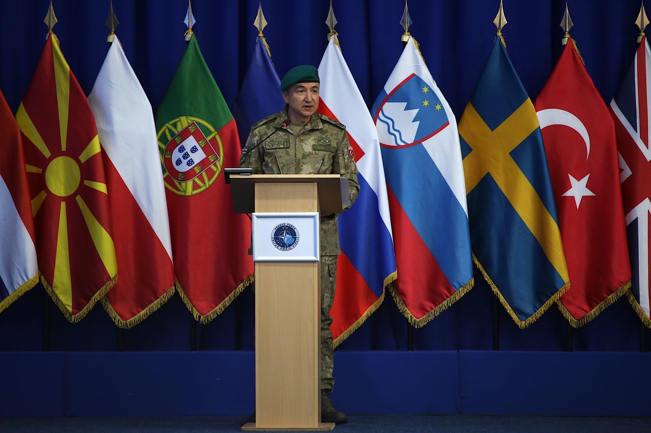 Komandanti i KFOR it  Ulutas  Paqja në Kosovë arrihet me diplomaci  jo me dhunë