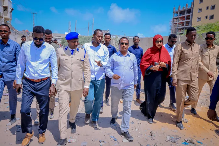 Maamulka Muqdisho waxa uu dib u furay saddex waddo oo muhiim ah si loo fududeeyo isu socodka