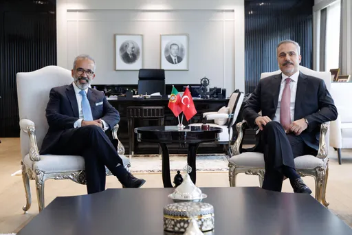 Ministri i Jashtëm turk pret homologun e tij portugez