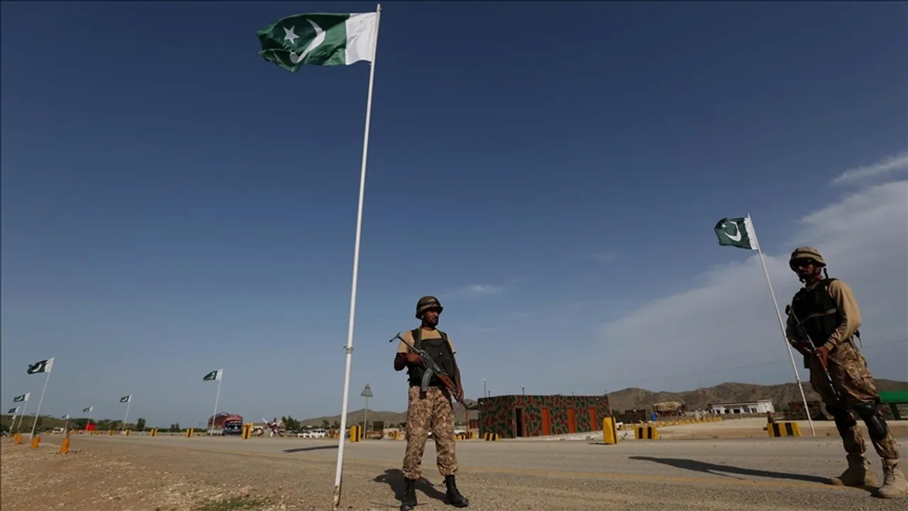 پاکستان کے فضائی آپریشن میں ہفتے کی رات تک 352 افغان فوجی اور طالبان ہلاک
