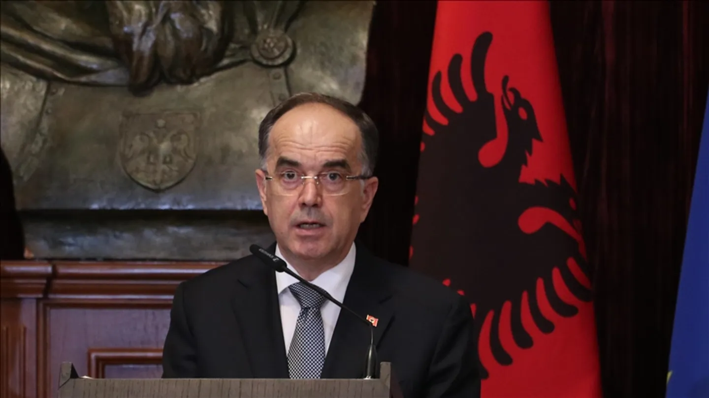 PD-ja dorëzon në Kuvend kërkesën për shkarkimin e presidentit Bajram Begaj