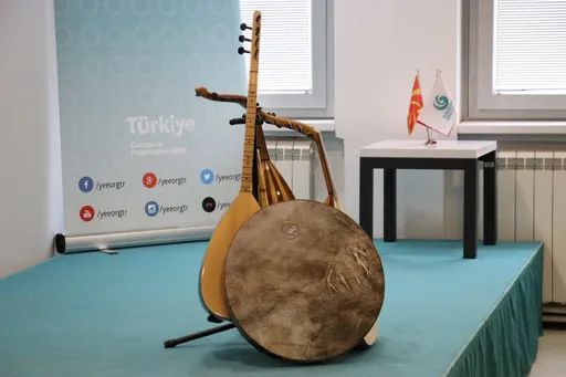Shkup, hapet punëtoria muzikore "Dy Kultura - Një Ritëm" me mbështetjen e Institutit Yunus Emre