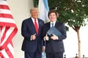 Trump condiciona apoyo económico a Argentina a triunfo de Milei y genera incertidumbre en el mercado
