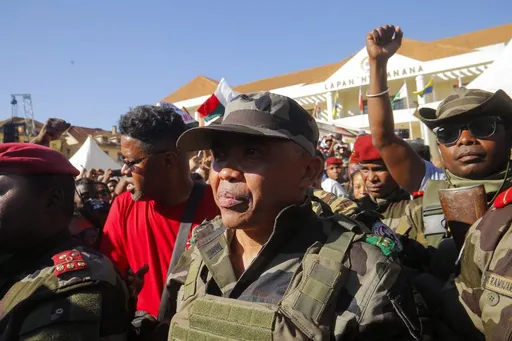 L'Union Africaine suspend Madagascar de ses instances, le colonel Randrianirina va prêter serment