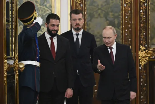 Dengan keluarnya Assad, kepemimpinan baru Suriah menavigasi hubungan kompleks dengan Rusia