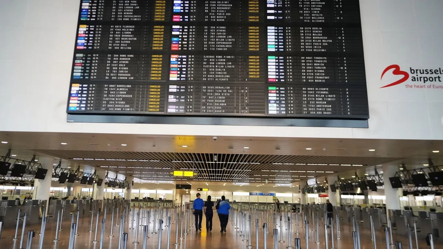Greve geral na Bélgica afeta companhias aéreas e transportes públicos em Bruxelas