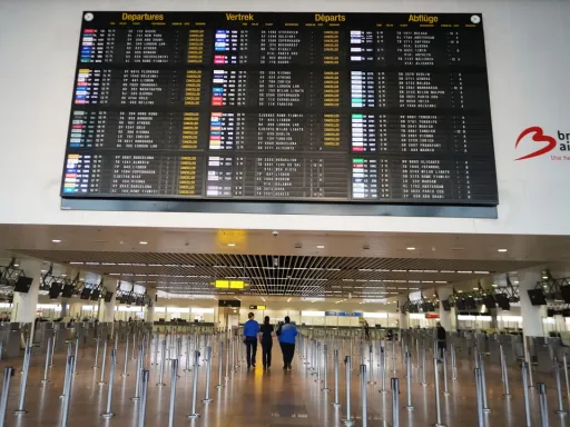 Greve geral na Bélgica afeta companhias aéreas e transportes públicos em Bruxelas