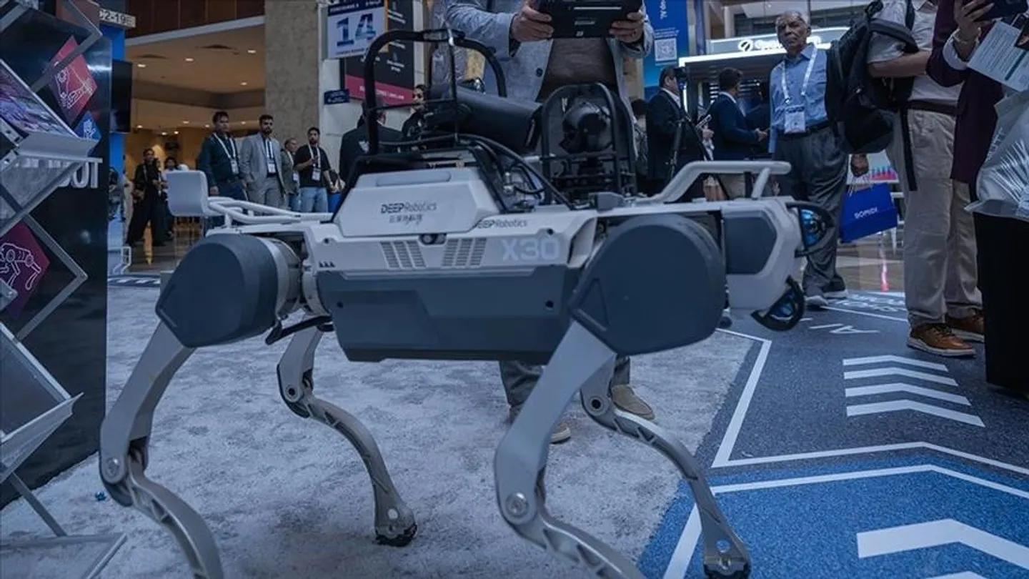 Кучиња-роботи со ВИ го привлекоа вниманието на технолошкиот саем во Дубаи