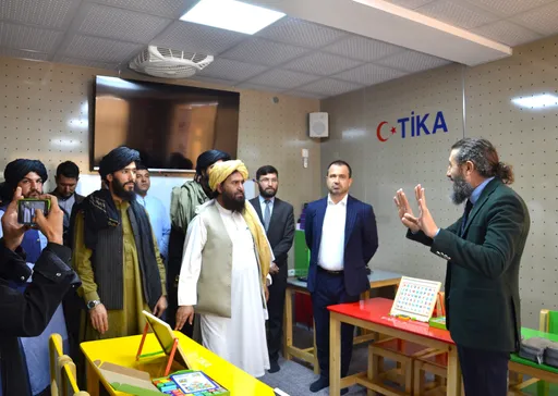 تیکا په افغانستان کې د اورېدو ستونزې لرونکو زدهکوونکو لپاره د غږیزو ځانګړتیاوو لرونکي ټولګي جوړ کړل