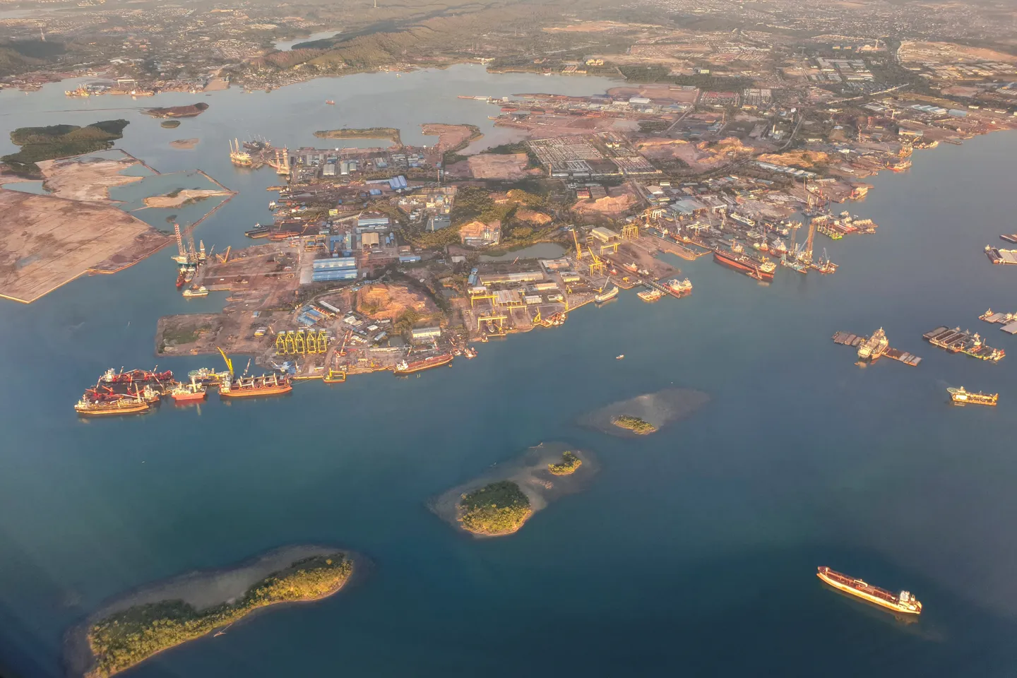 Ledakan mematikan kapal tanker minyak MT Federal II di Batam tewaskan 10 pekerja