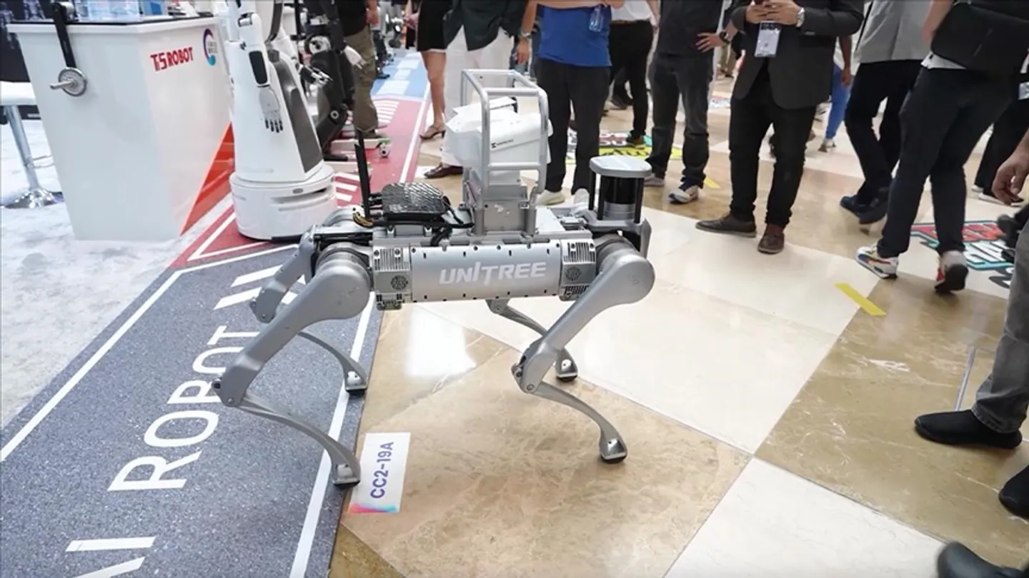 Qentë robotë të IA-së tërheqin vëmendjen në panairin global të teknologjisë GITEX në Dubai