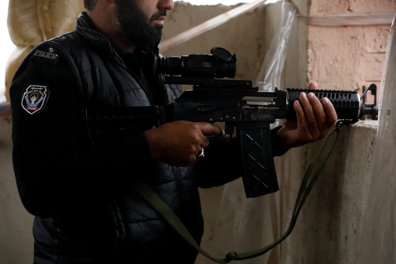 د پاکستان په شمال لوېدیځ کې په بمي چاودنه کې شپږ پولیس ووژل شول