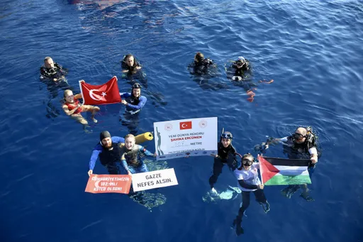 Turkish diver Sahika Ercumen breaks world record in dive devoted to Gaza