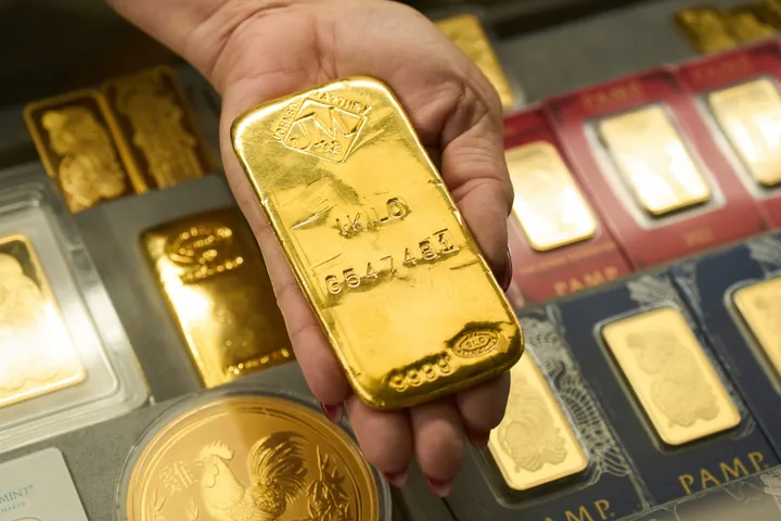 Gold hits record high of over $5,000 per ounce amid geopolitical tensions