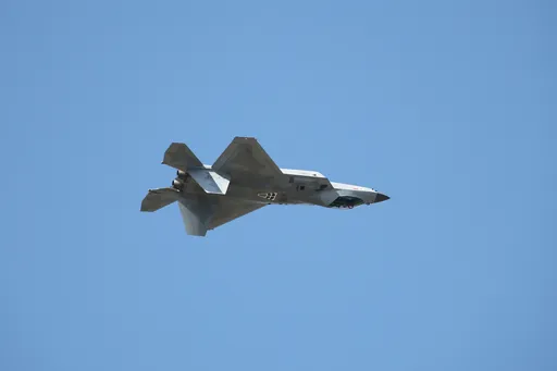 한국 국회 국방부 예산 3천억 원 증액, AI와 차세대 전투기 투자 확대