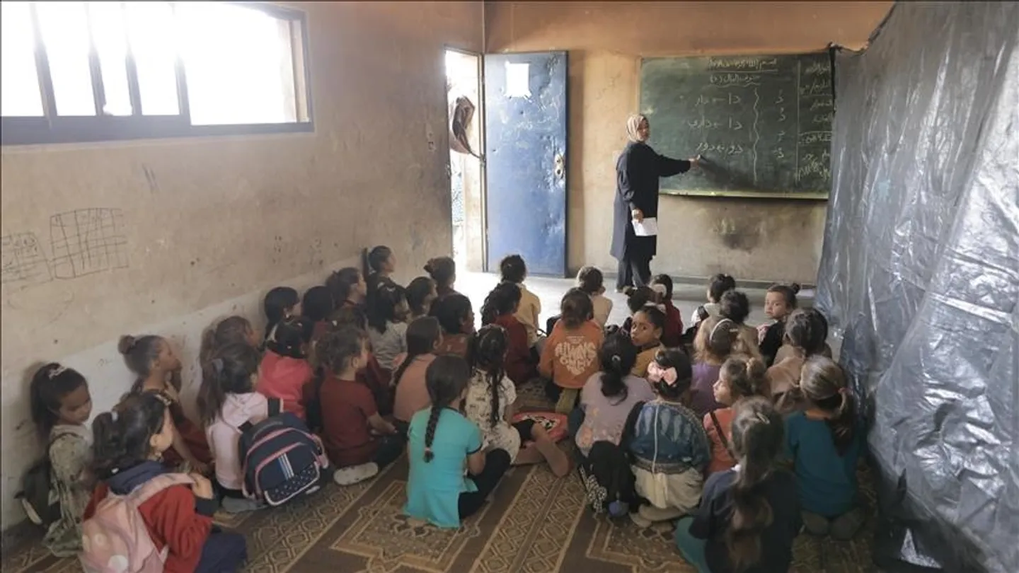 UNRWA: 300 mijë nxënës rifillojnë mësimet në Gaza mes bllokadës së ndihmës