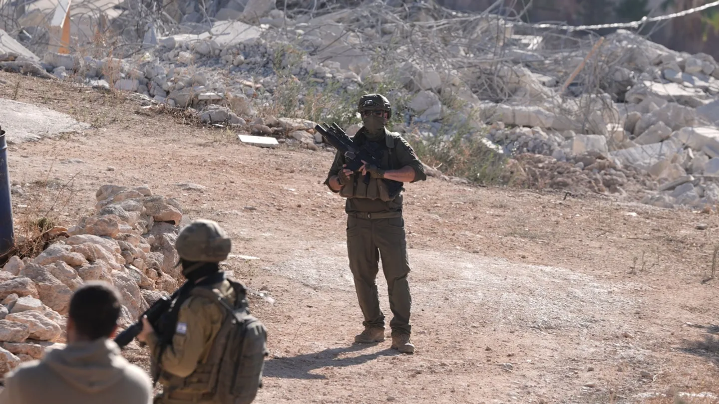 Tiroteio do exército israelita fere dois palestinianos na Cisjordânia ocupada