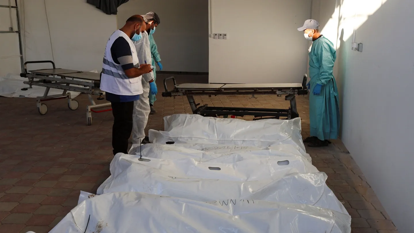 Израиль Газанын чыгышында жасаган кол салуусунда бир үй - бүлөдөн  11 кишини өлтүрдү