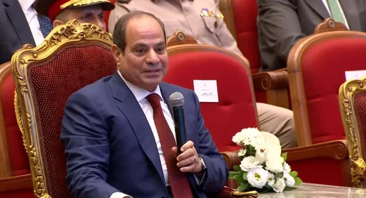 السيسي يعرض وساطة مصرية لاحتواء التصعيد في المنطقة ويؤكد رفض استهداف دول الخليج