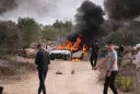 الضفة.. إصابة فلسطينيين قرب رام الله برصاص الاحتلال وسط اعتداءات مستوطنين على قاطفي الزيتون