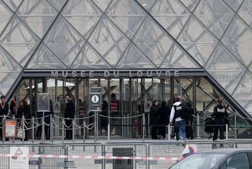 Thieves break into Louvre museum and flee with 'priceless' jewellery pieces