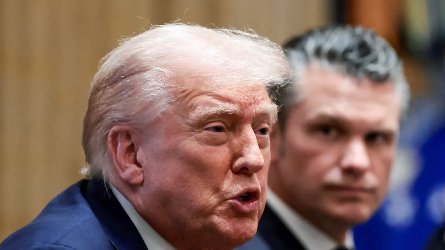 Трамп АКШ “баңгизат ташыган” суу астындагы кемени жок кылганын айтты