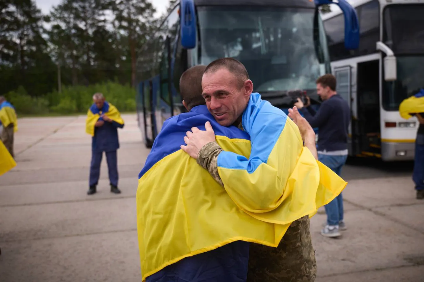 Russia and Ukraine exchange 185 prisoners of war each