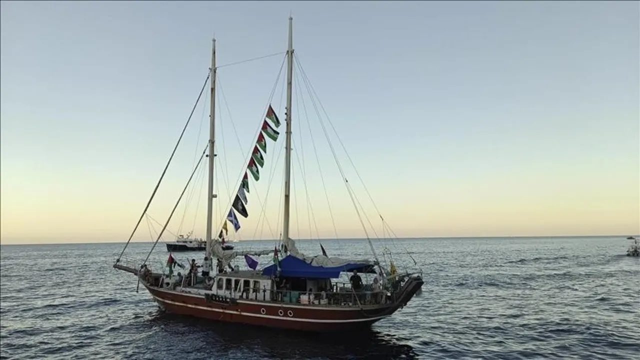 Anija e shkëputur “Mikeno” nga Flotilja Globale "Sumud" hyn në ujërat e Gazës