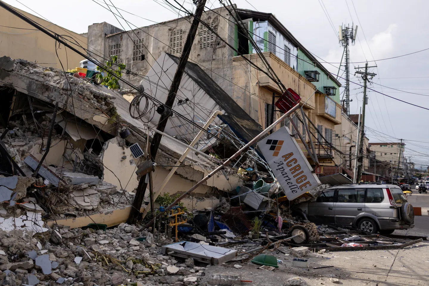 72 terbunuh, ratusan cedera gempa bumi 6.9 magnitud di Cebu