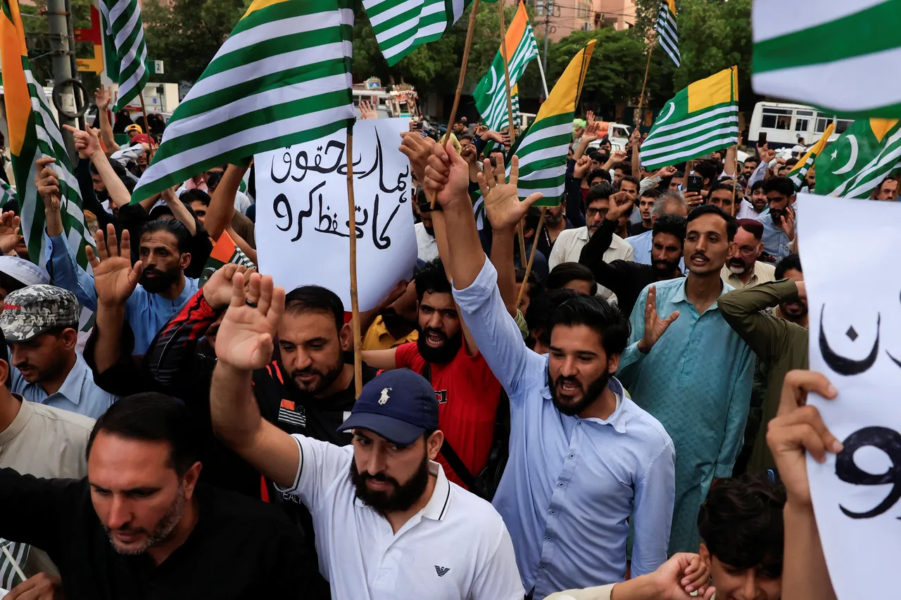 Pakistanda polislə JAAC üzvləri arasında toqquşma olub