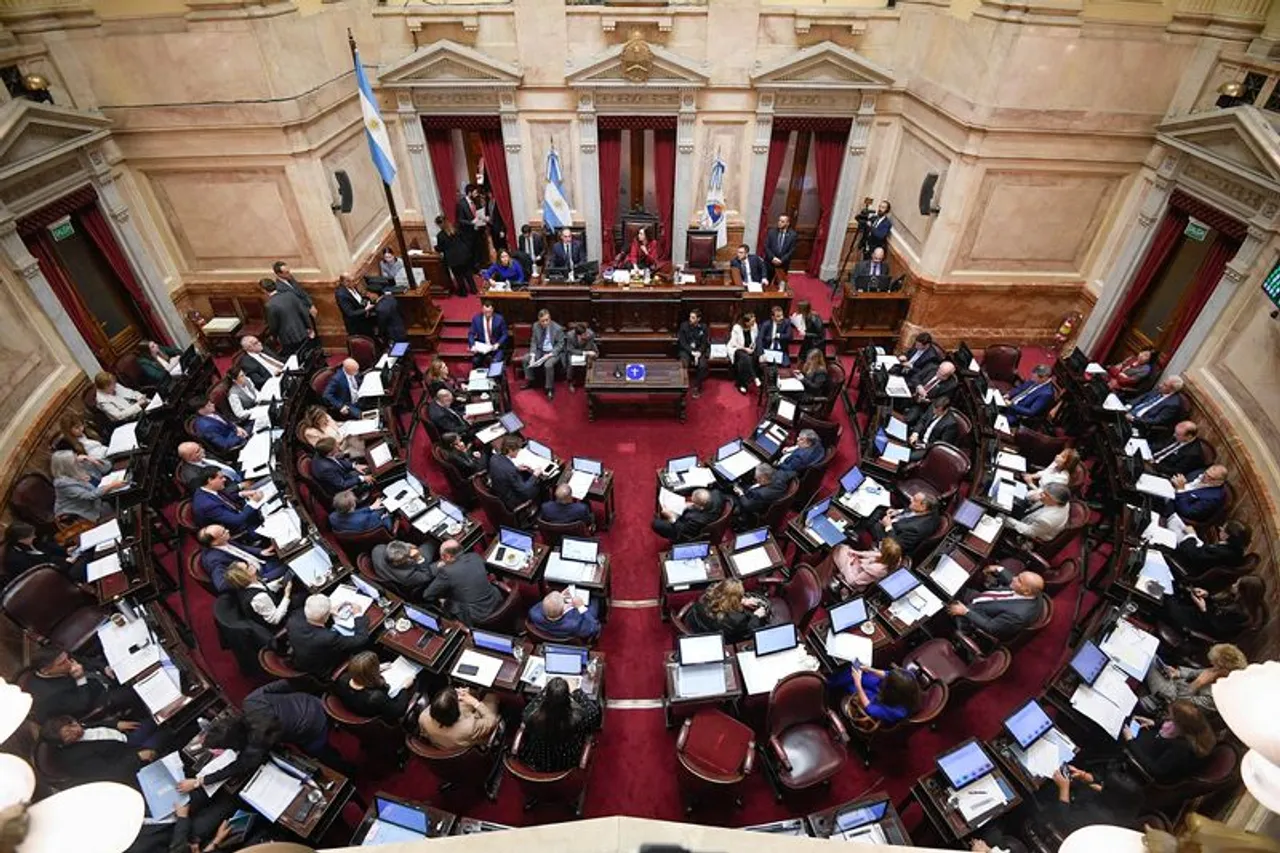 La ley de glaciares de Milei, aprobada en el Senado: por qué es cuestionada y los intereses en juego