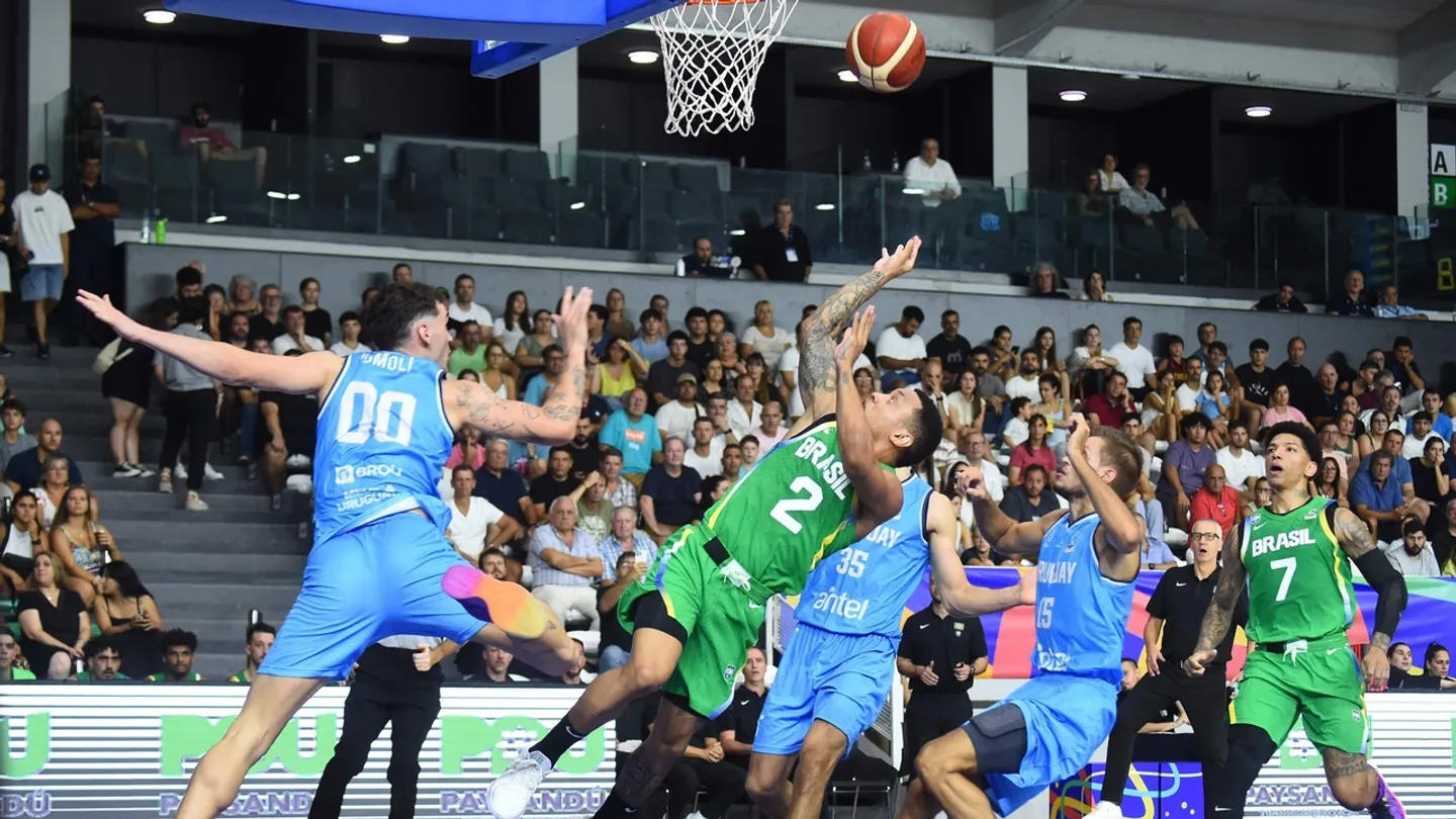 Primeira mulher treinadora rompe barreiras no basquetebol brasileiro