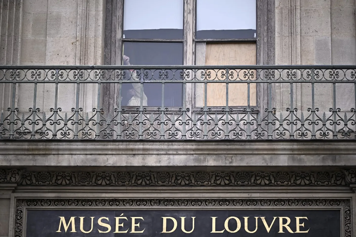 Braquage du Louvre: un audit révèle d’importantes failles de sécurité