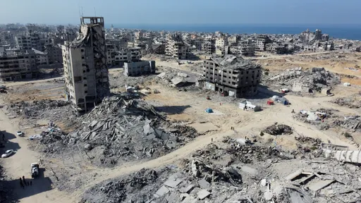 غزة بعد الحرب.. خط أصفر يفصل بين الحياة والموت