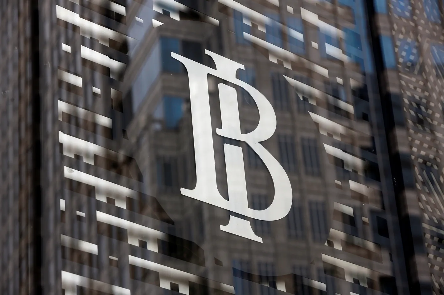 Bank Indonesia diproyeksi menahan suku bunga acuan di tengah tekanan rupiah