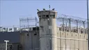 استشهاد أسير فلسطيني مسنّ من غزة.. وخطر يهدّد حياة قيادي بحماس في سجون الاحتلال