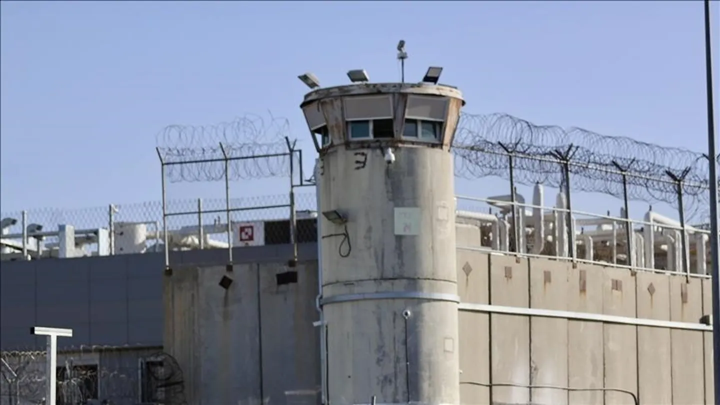 استشهاد أسير فلسطيني مسنّ من غزة.. وخطر يهدّد حياة قيادي بحماس في سجون الاحتلال