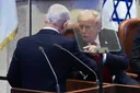 Gaza: Trump met la pression pour le respect du cessez-le-feu