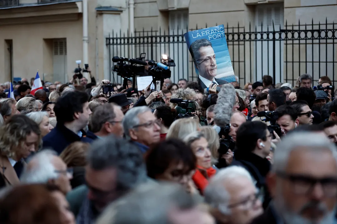 Macron a reçu Sarkozy avant son incarcération