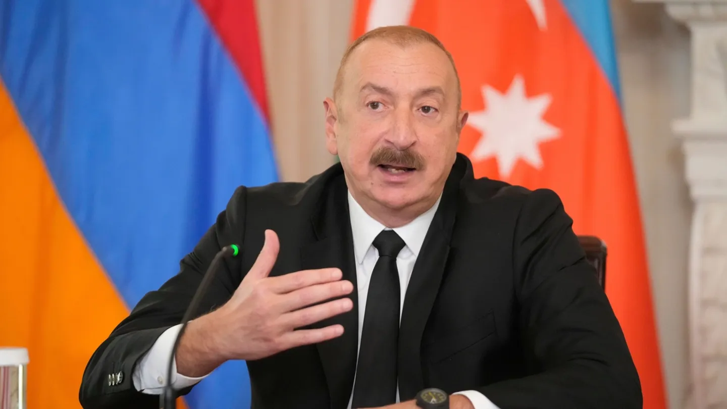 Азербайджан открыл транзит в Армению