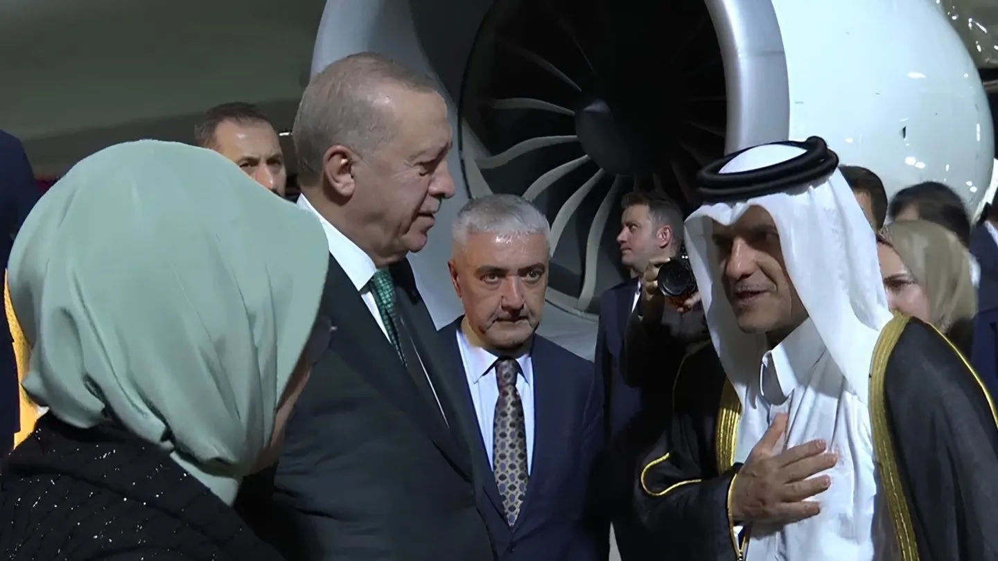 الرئيس أردوغان يصل قطر ضمن جولته الخليجية.. وفيدان وقالن يلتقيان قيادة حماس في الدوحة
