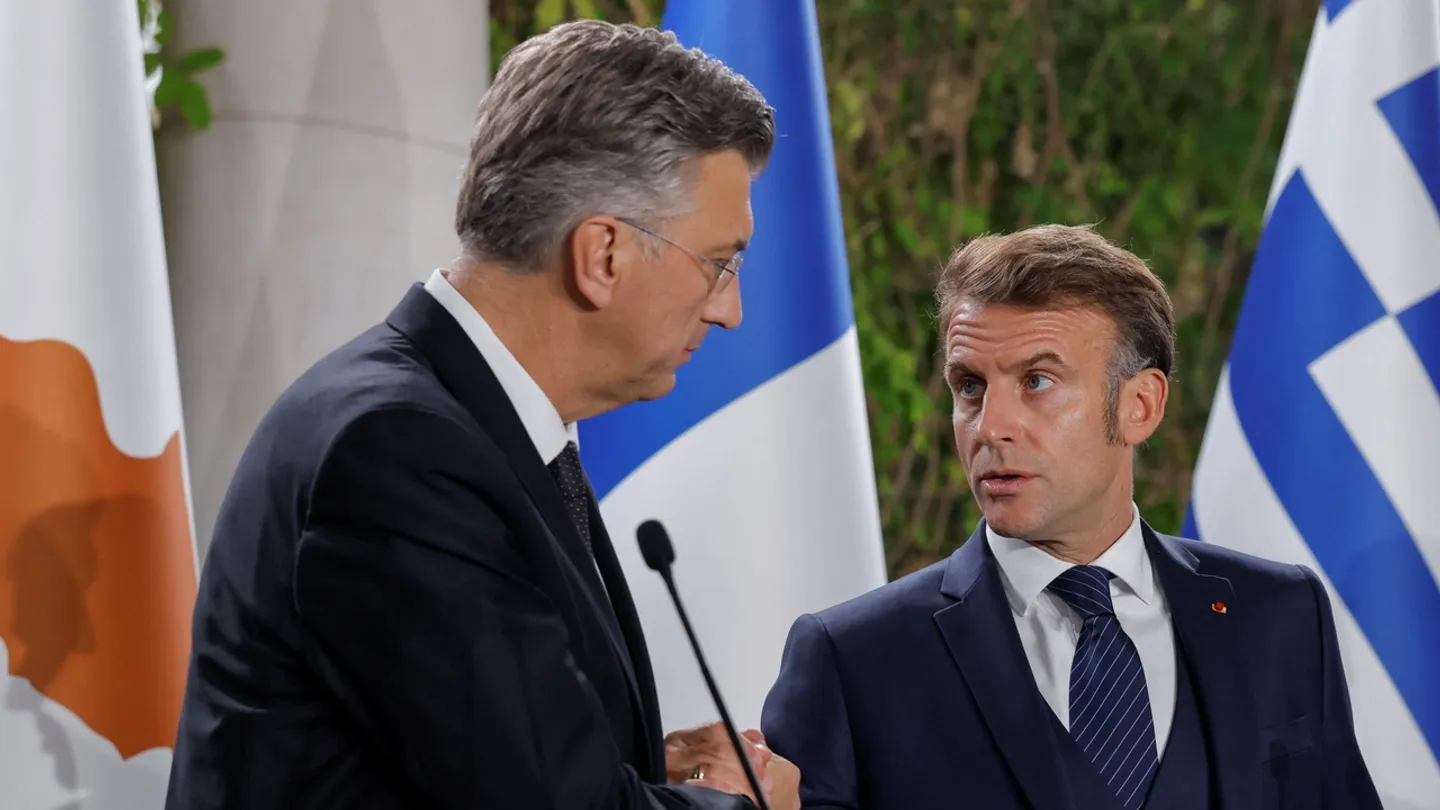 Franśiyä ilbaşı: “Ukrainanıñ yazmışı bilgelängändä ukrainalılar da östäl artında bulırğa tiyeş”