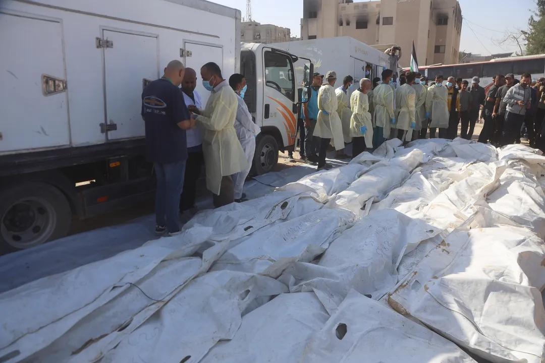 مراسم تشییع جنازه ۵۴ فلسطینی که توسط اسرائیل تحت توافق آتش‌بس بازگردانده شده بودند، درغزه برگزار شد