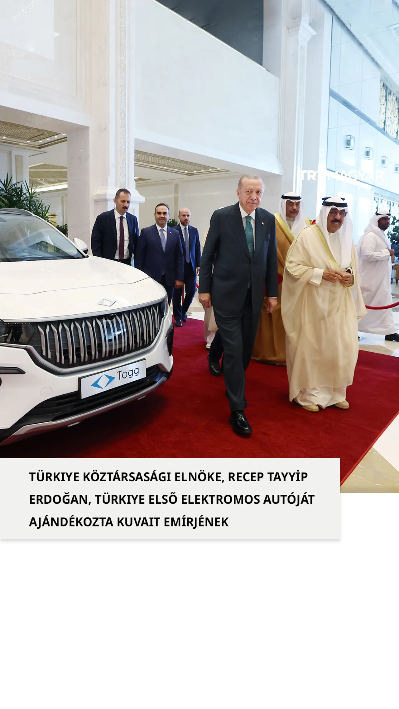 Erdoğan Türkiye első elektromos autóját ajándékozta Kuvait emírjének