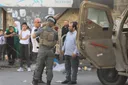 الاحتلال يعتقل 45 فلسطينياً بينهم طفل في حملة مداهمات واسعة بالضفة الغربية
