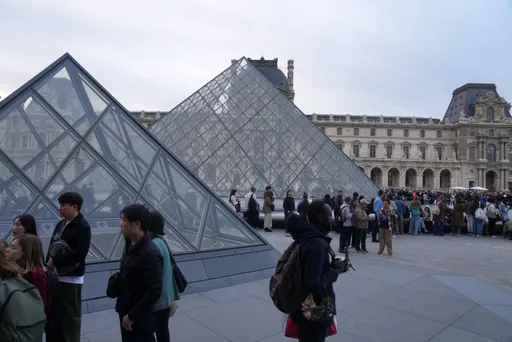 Muzej Louvre ponovo otvoren nakon krađe nakita vrijednog 88 miliona eura